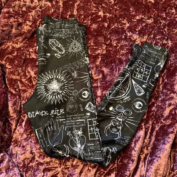 Blackmilk | SPELLBOUND HWMF LEGGINGS Medium - Picture 4 of 5